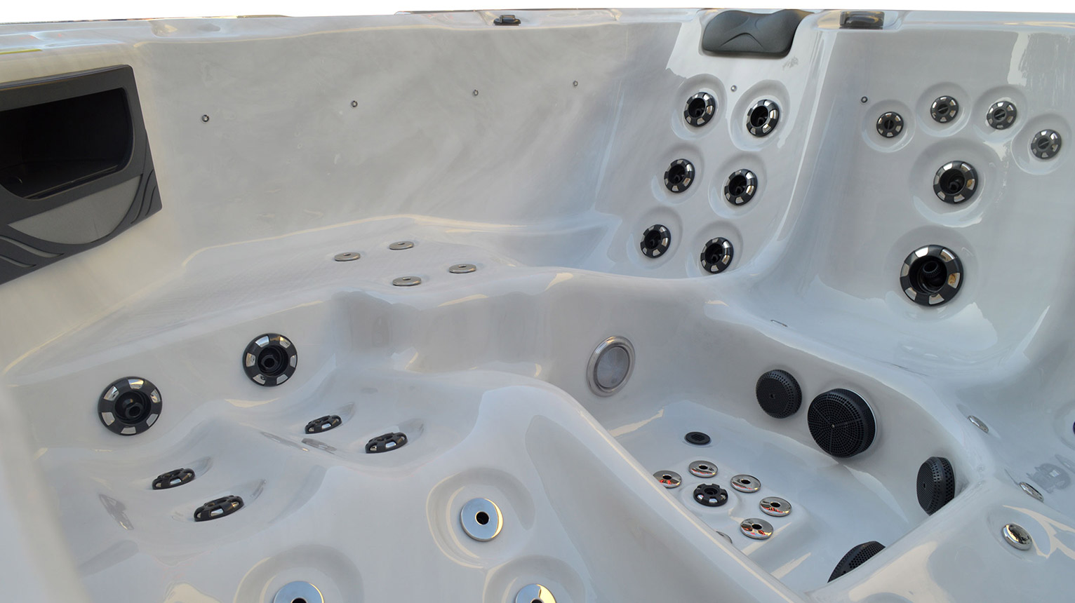 h2o-piscine-spa-emeraude-4-1532x860