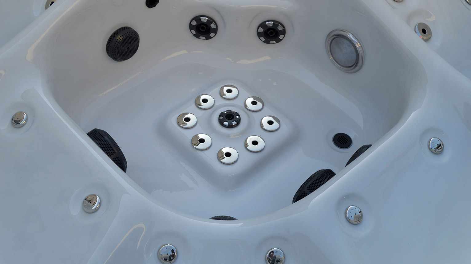 h2o-piscine-spa-emeraude-6-1532x860