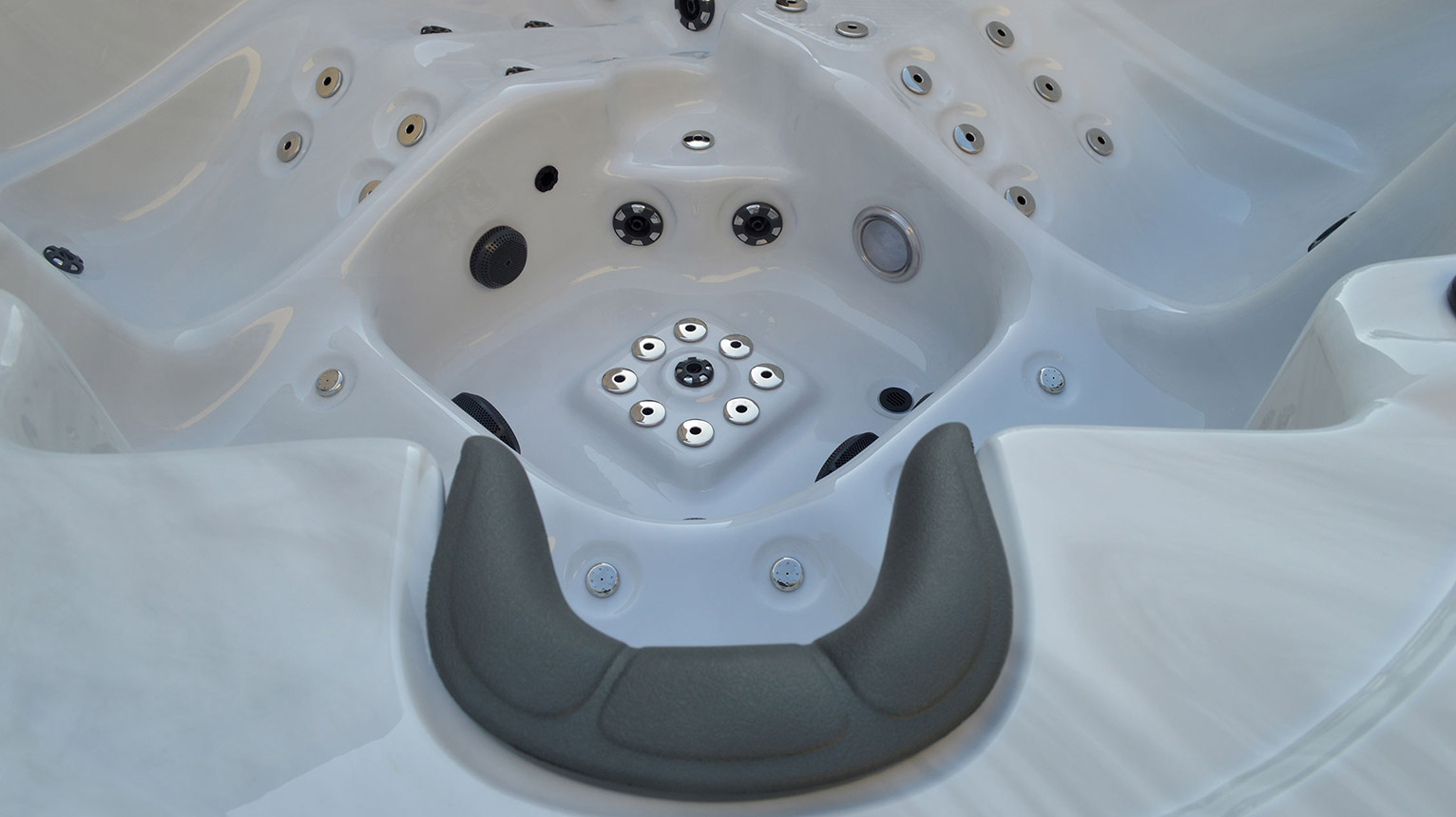 h2o-piscine-spa-emeraude-7-1532x860